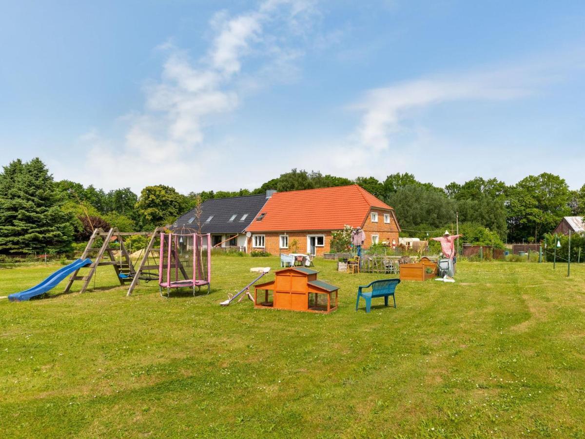 Snug Holiday Home In Divitz Spoldershagen Near Skydiving المظهر الخارجي الصورة